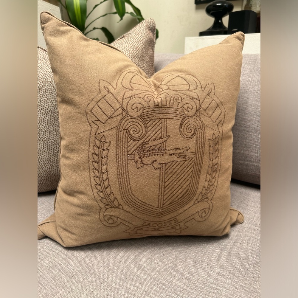 LACOSTE Vintage Logo Embroidered Crest Alligator Pillow COVER ONLY
#0916245